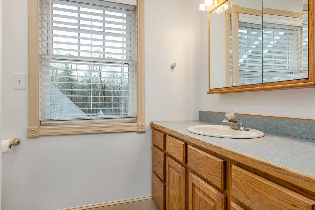 7 Nielson Road Nottingham NH 03290