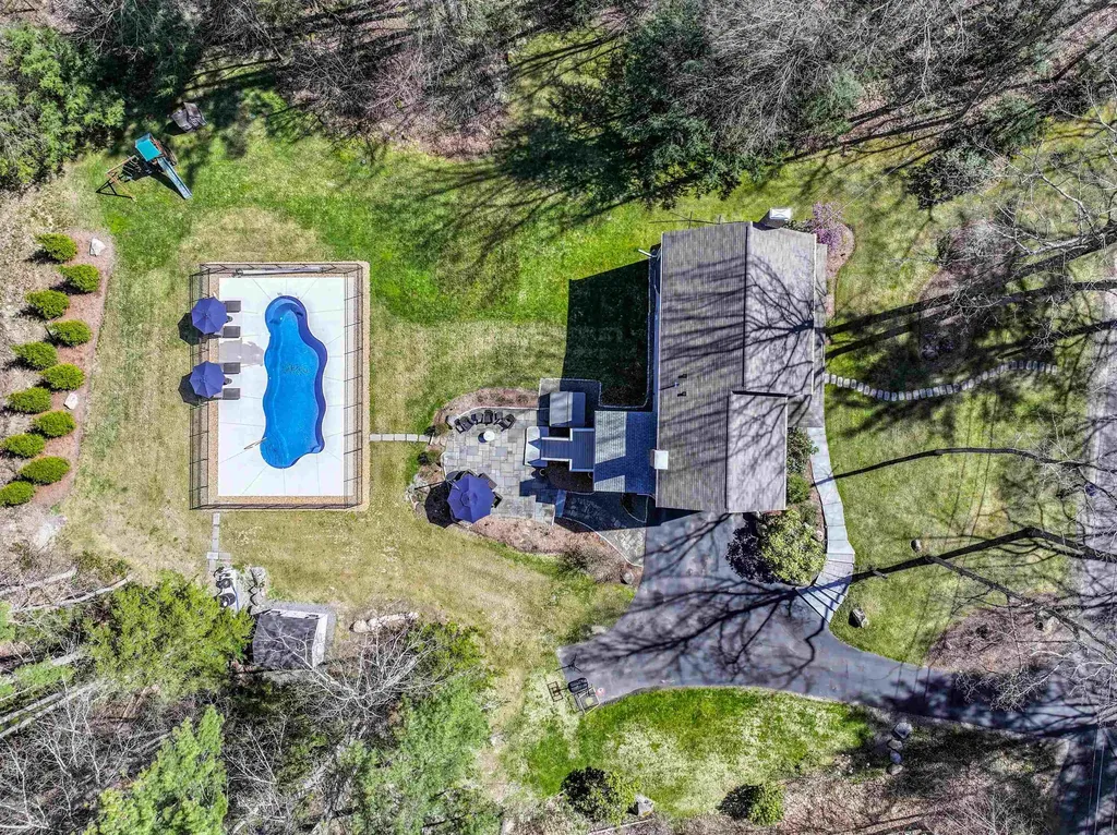 15 Buckridge Drive Amherst NH 03031