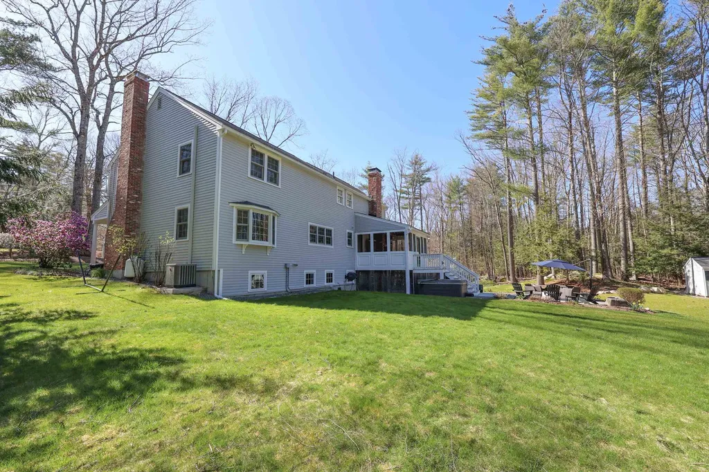 15 Buckridge Drive Amherst NH 03031