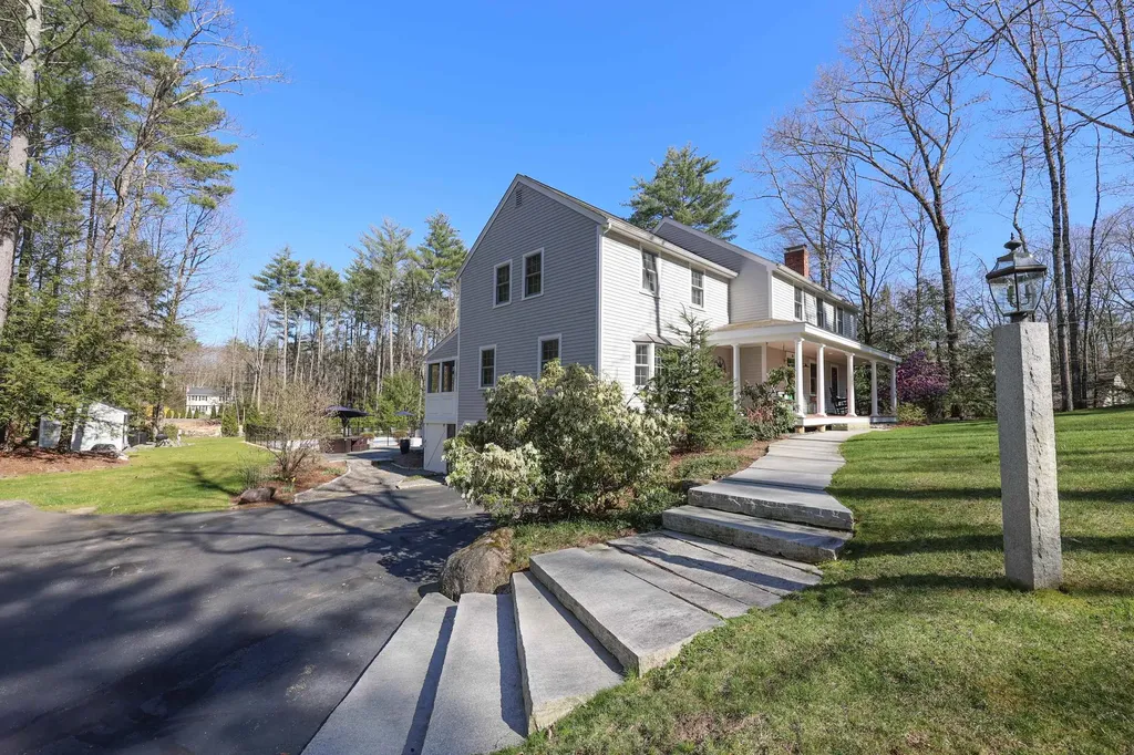 15 Buckridge Drive Amherst NH 03031