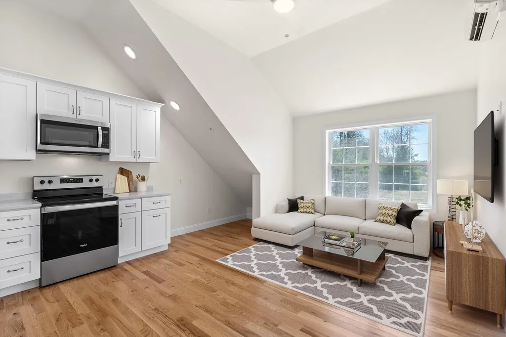 10 Diamond Oaks Boulevard Kingston NH 03848