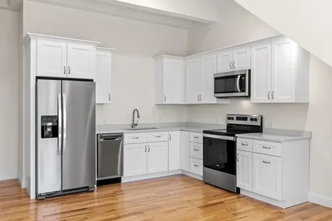 10 Diamond Oaks Boulevard Kingston NH 03848