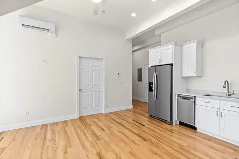 10 Diamond Oaks Boulevard Kingston NH 03848