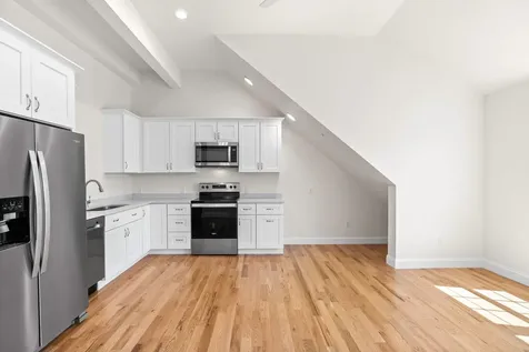 10 Diamond Oaks Boulevard Kingston NH 03848