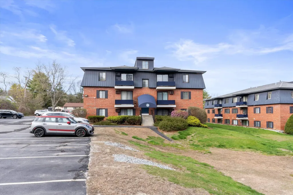 64 Dunbarton Road Manchester NH 03102