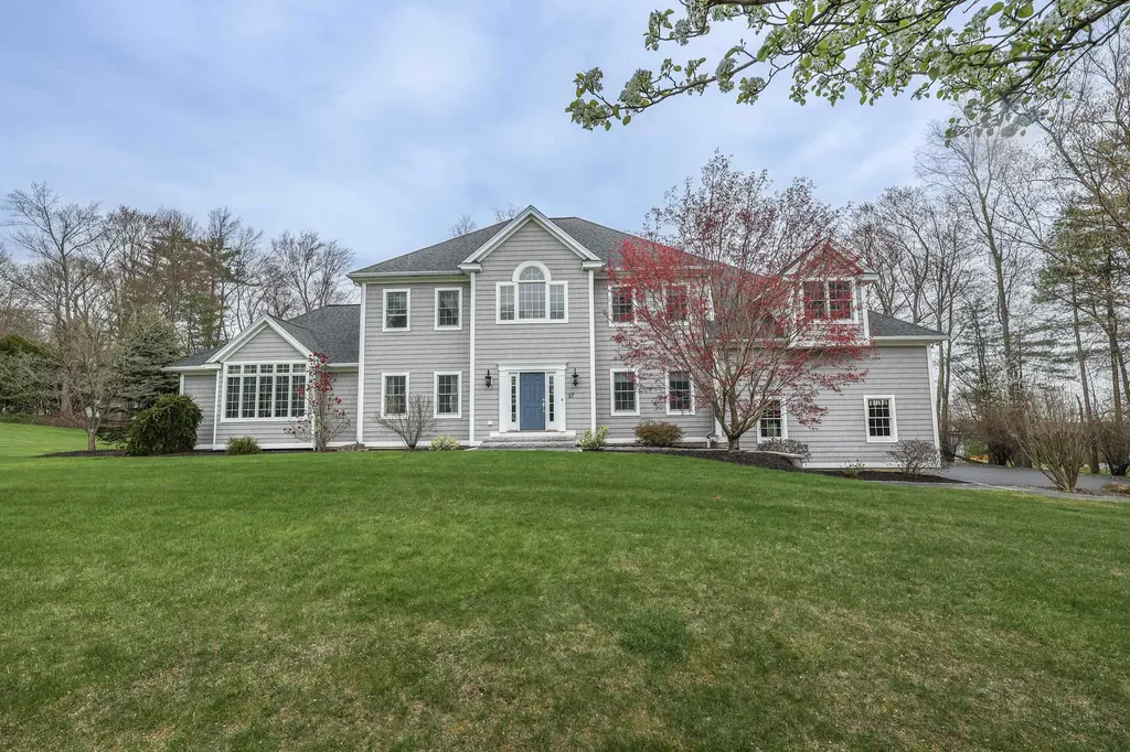 27 Herrick Circle Pelham NH 03076