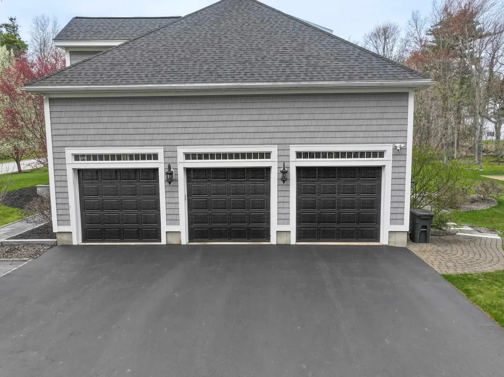 27 Herrick Circle Pelham NH 03076