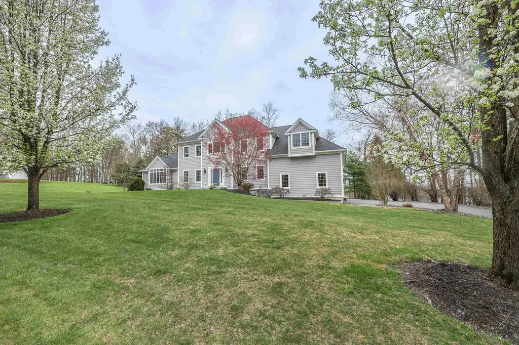 27 Herrick Circle Pelham NH 03076