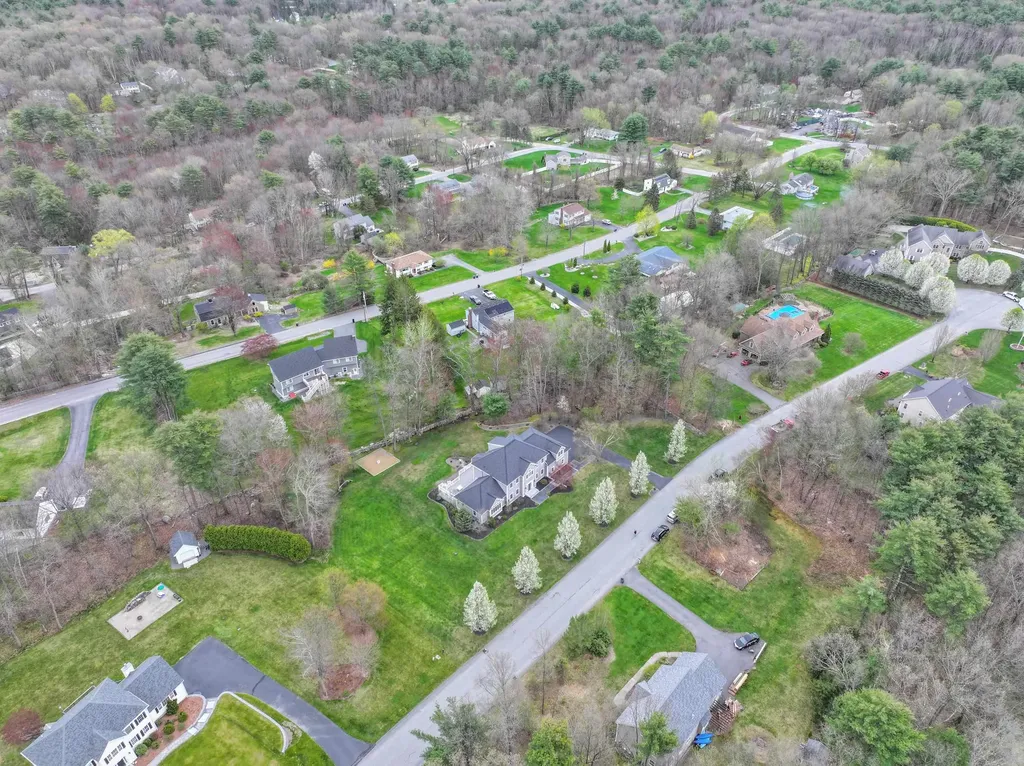 27 Herrick Circle Pelham NH 03076