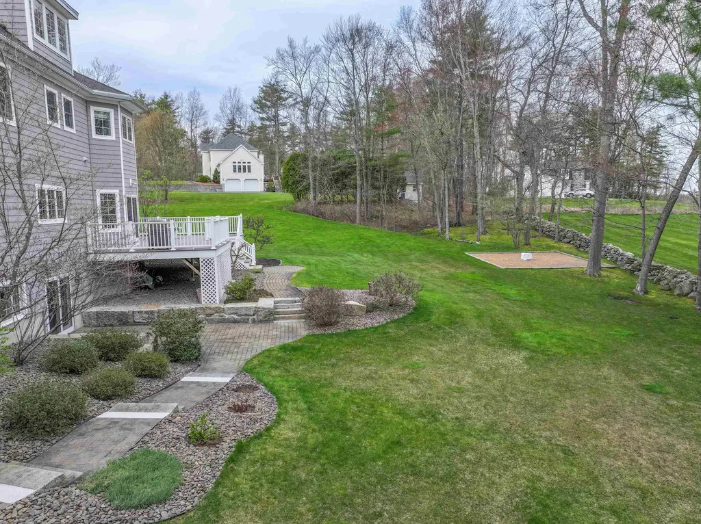 27 Herrick Circle Pelham NH 03076
