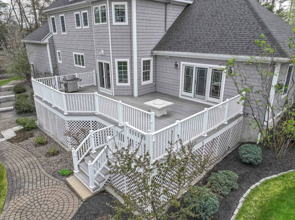 27 Herrick Circle Pelham NH 03076