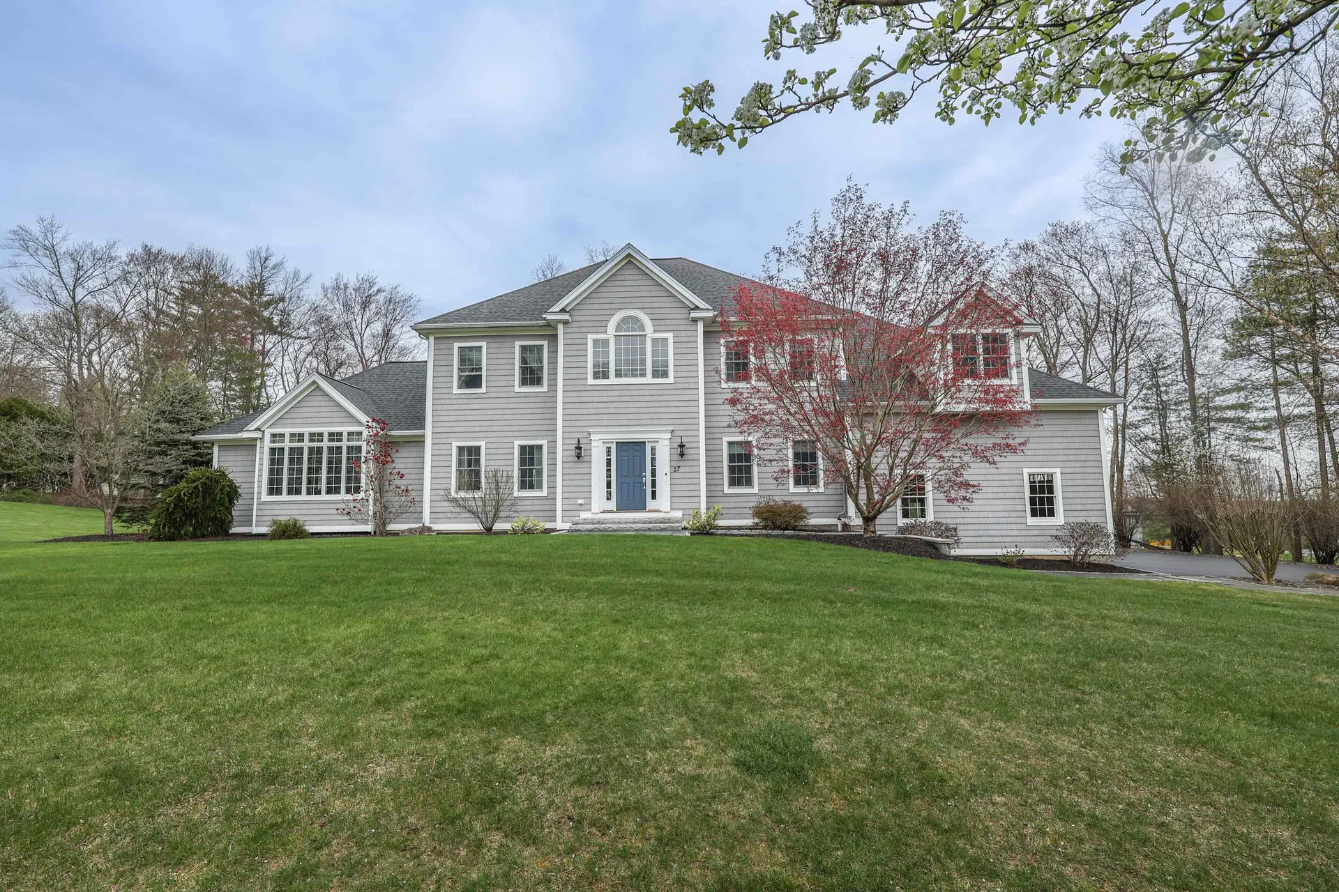 27 Herrick Circle Pelham NH 03076