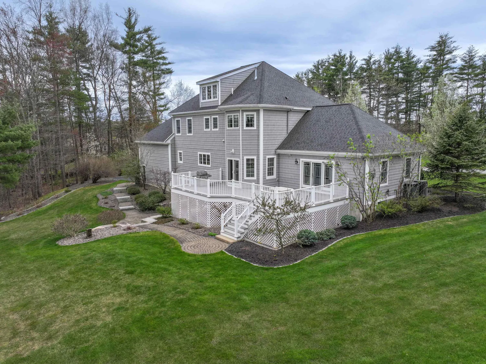 27 Herrick Circle Pelham NH 03076