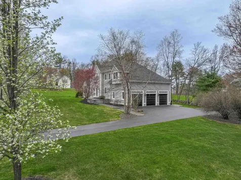 27 Herrick Circle Pelham NH 03076
