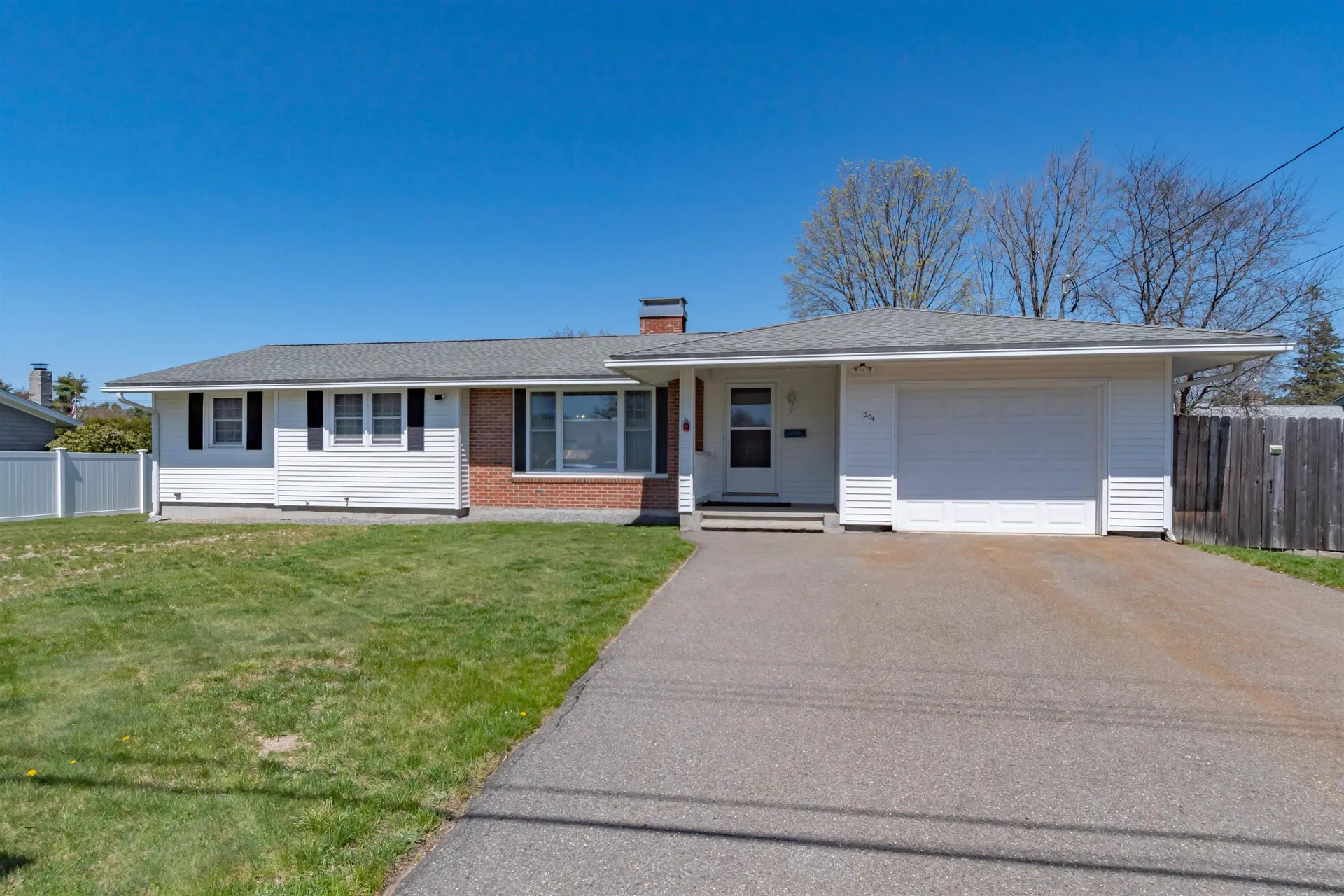 204 Knollwood Avenue Nashua NH 03060