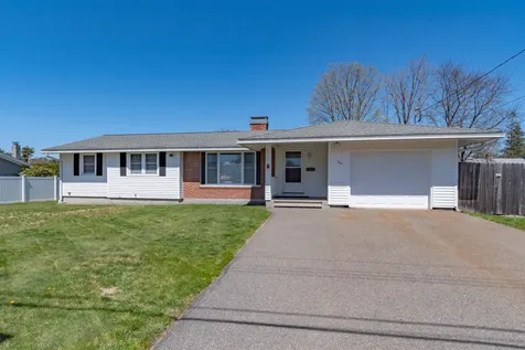 204 Knollwood Avenue Nashua NH 03060