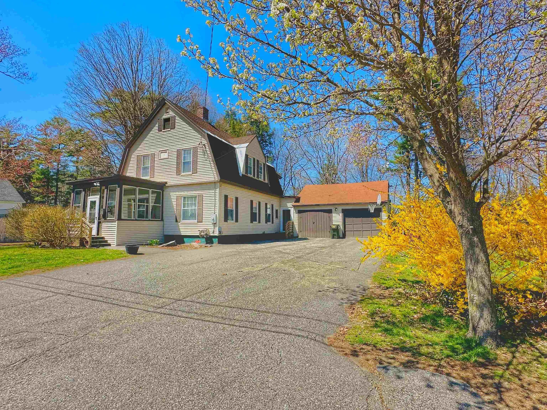 77 Grove Street Claremont NH 03743