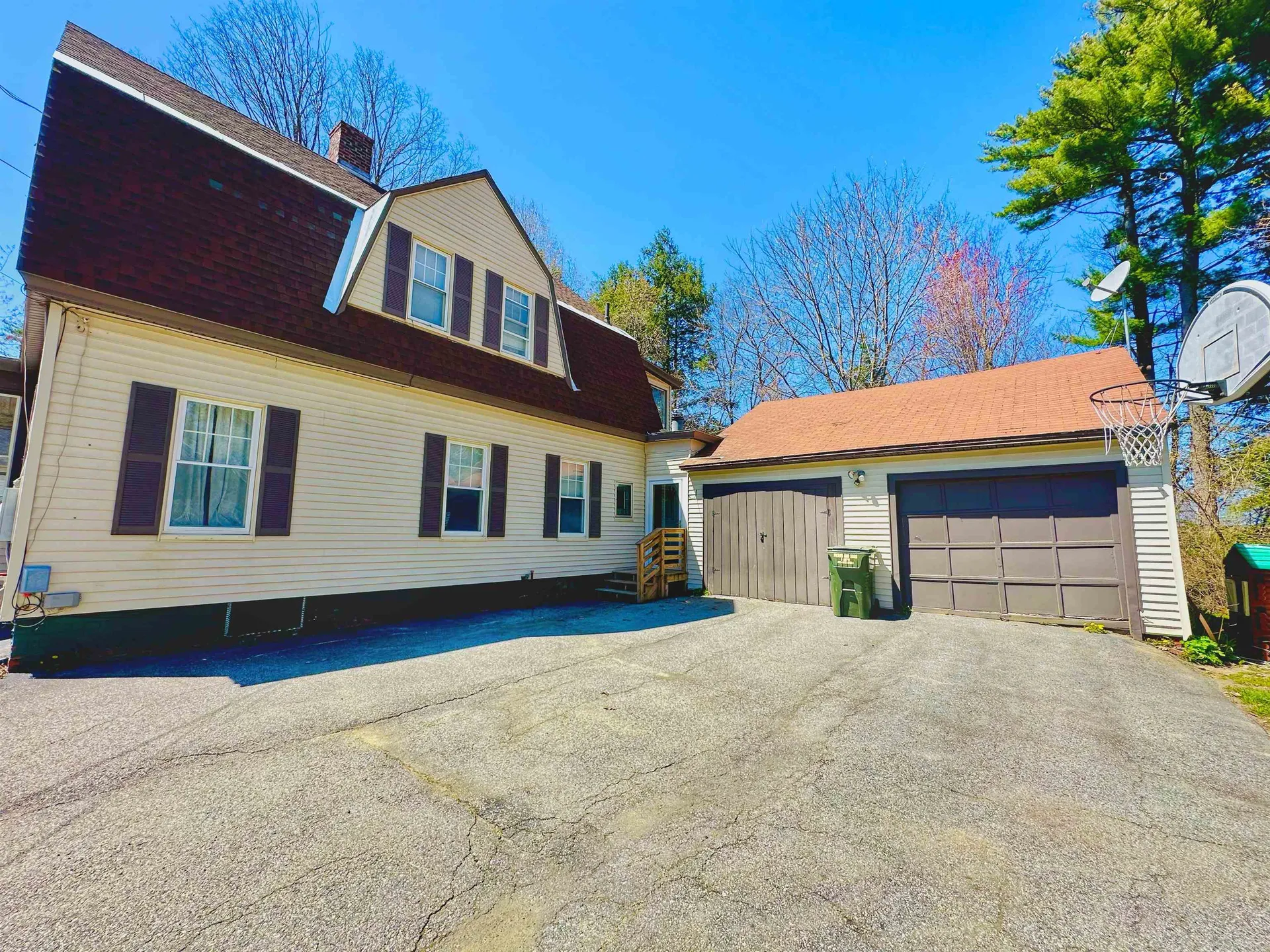 77 Grove Street Claremont NH 03743