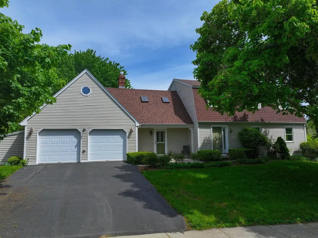 28 Dubois Drive South Burlington VT 05403