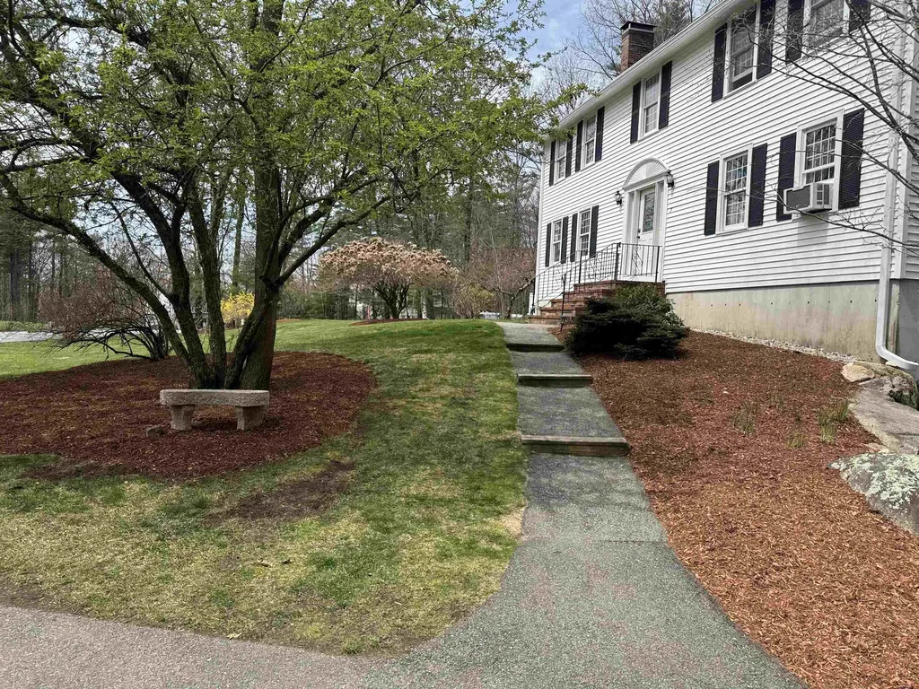 7 Noonan Drive Londonderry NH 03053