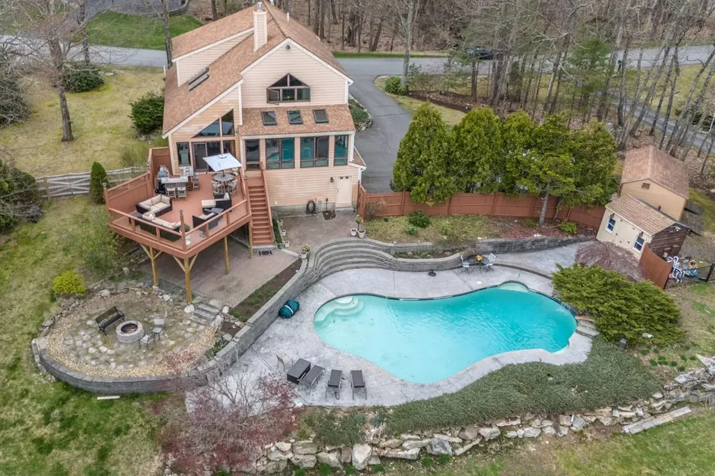31 Hunter Drive Derry NH 03038