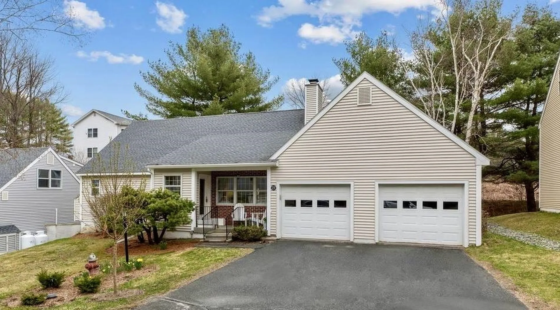 23 Pinewood Village Lebanon NH 03784-3122