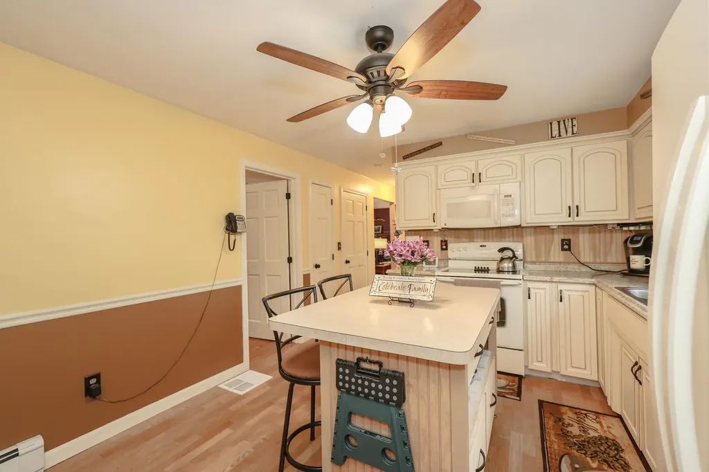 21 Vista Way Merrimack NH 03054
