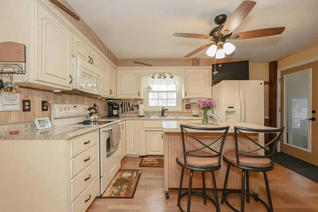 21 Vista Way Merrimack NH 03054