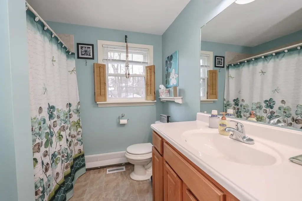 21 Vista Way Merrimack NH 03054