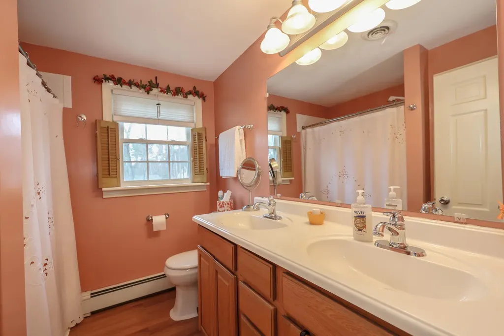 21 Vista Way Merrimack NH 03054