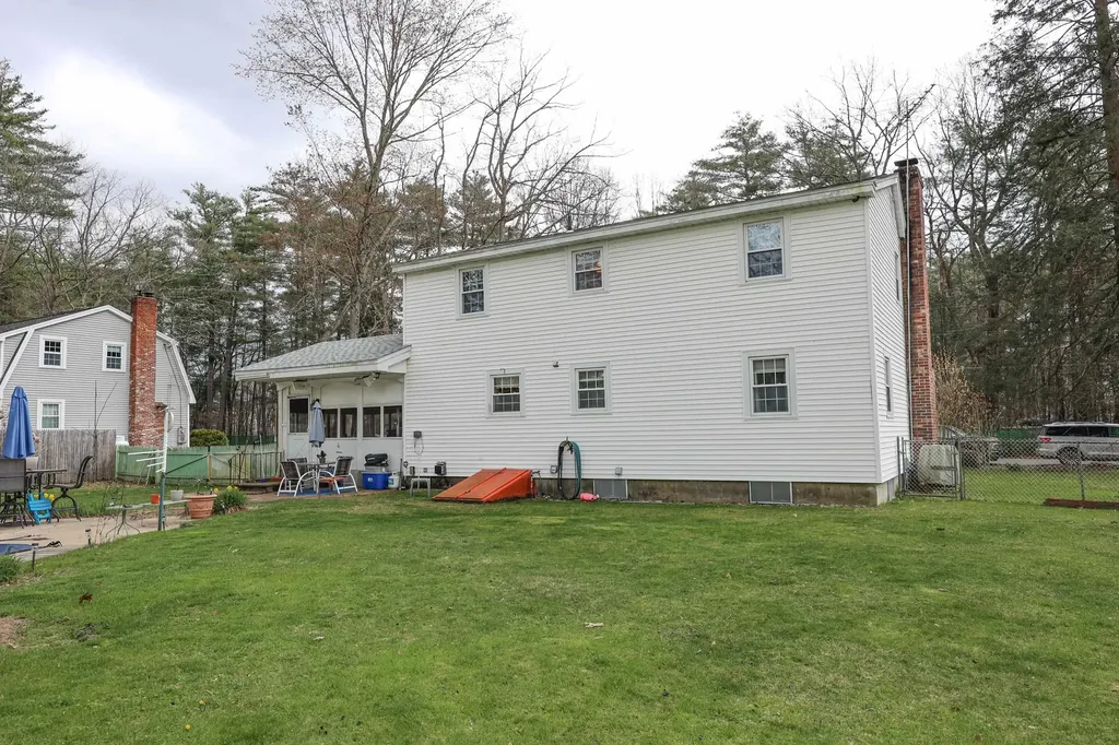 21 Vista Way Merrimack NH 03054