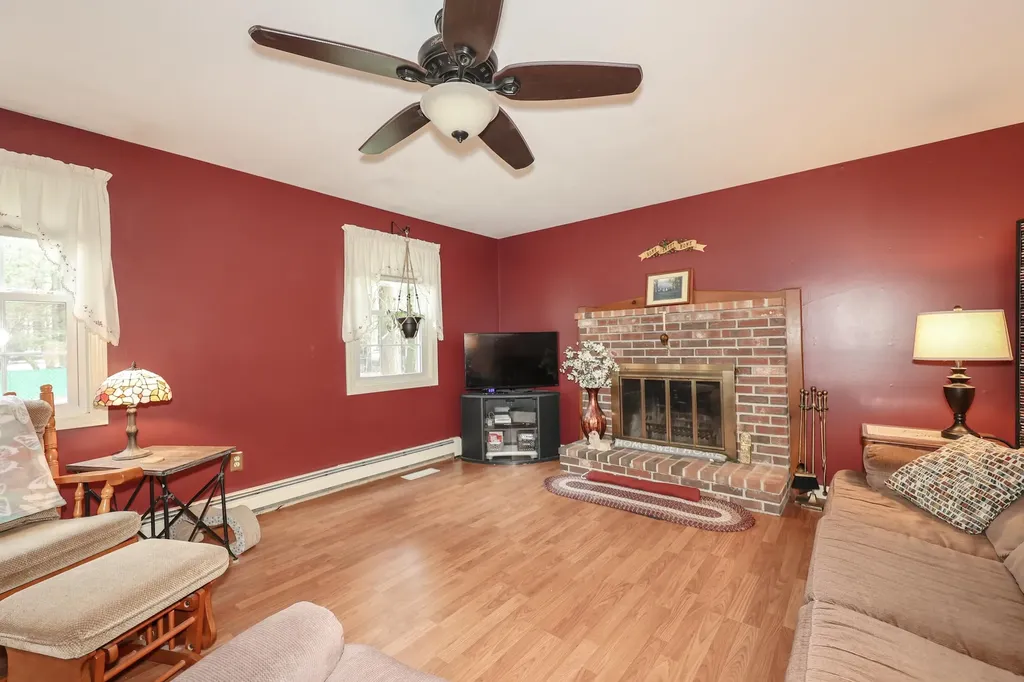 21 Vista Way Merrimack NH 03054