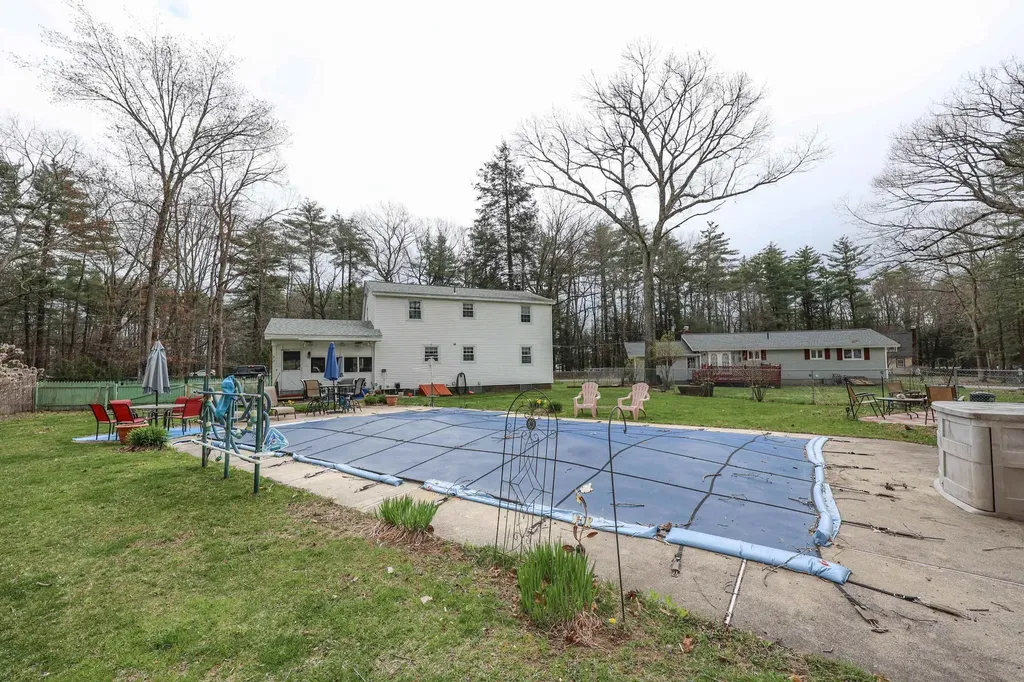 21 Vista Way Merrimack NH 03054