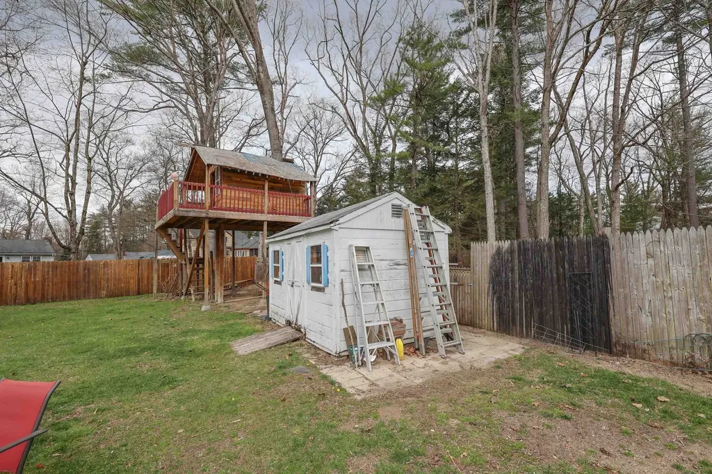 21 Vista Way Merrimack NH 03054