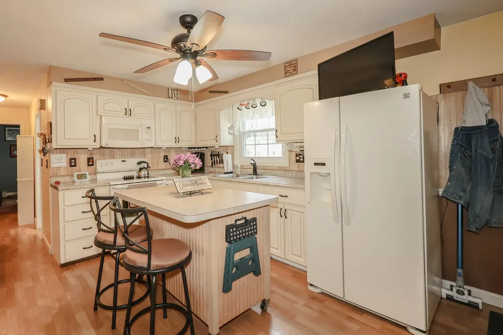 21 Vista Way Merrimack NH 03054