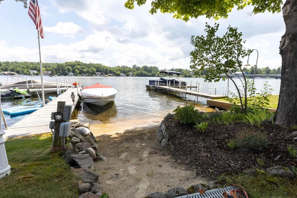 17 Bayshore Drive Sanbornton NH 03269