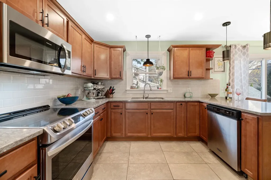 15 Deborah Drive South Burlington VT 05403