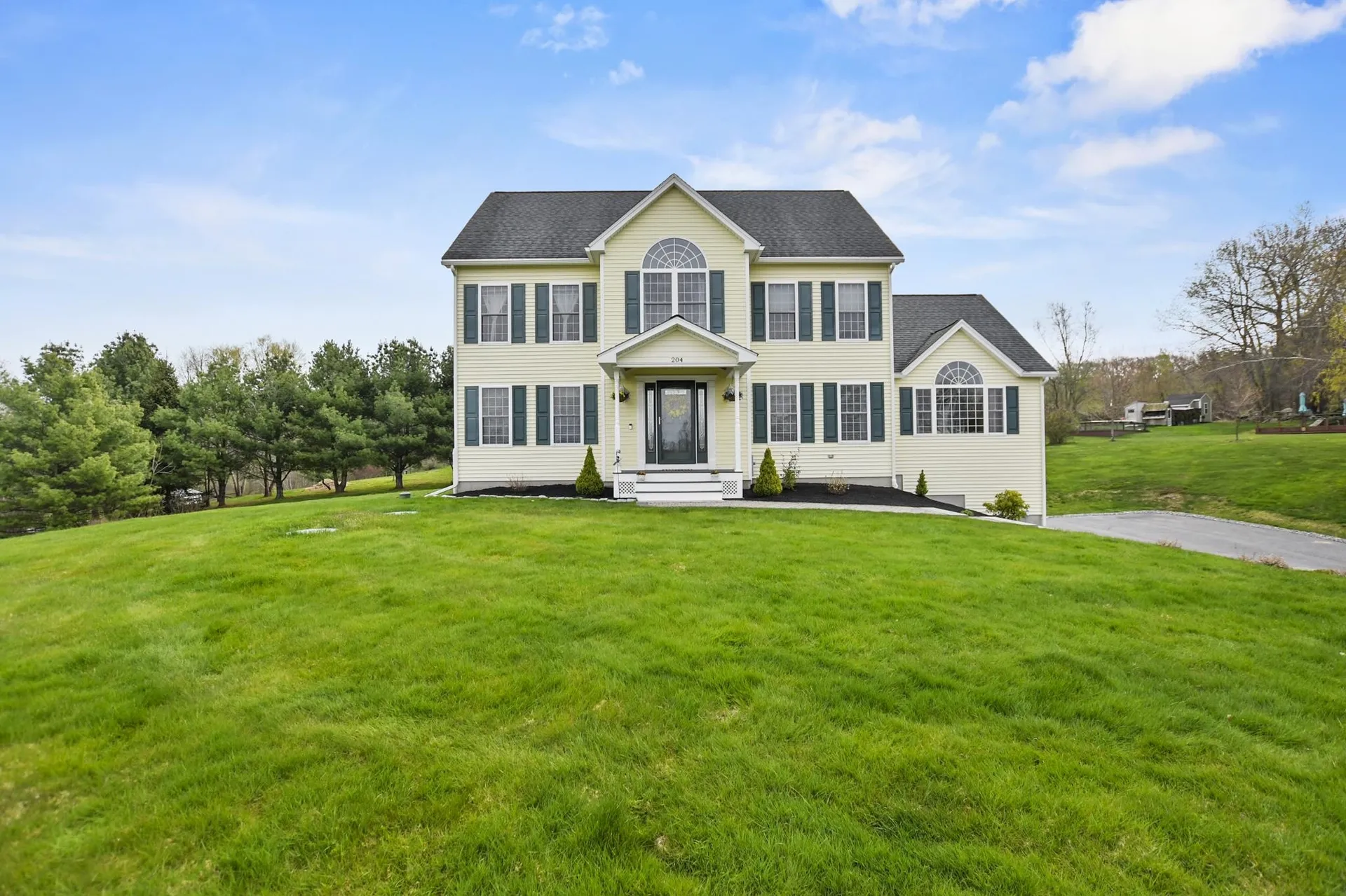 204 Garland Drive Pelham NH 03076