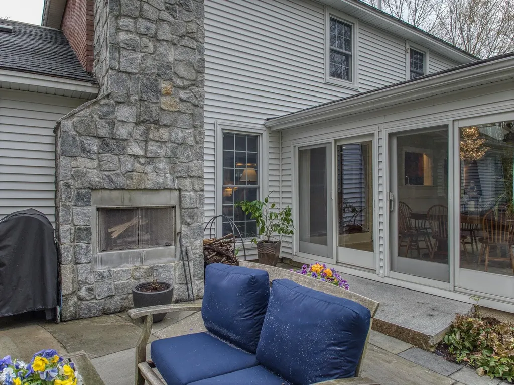 18 Brick Mill Road Bedford NH 03110