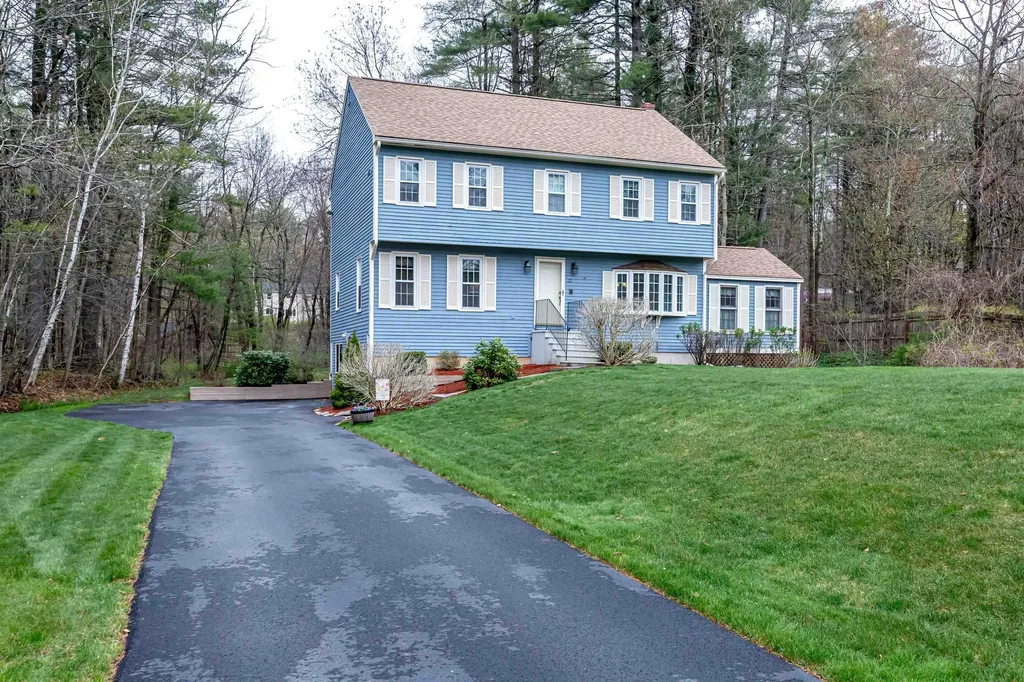 12 King Arthur Drive Londonderry NH 03053