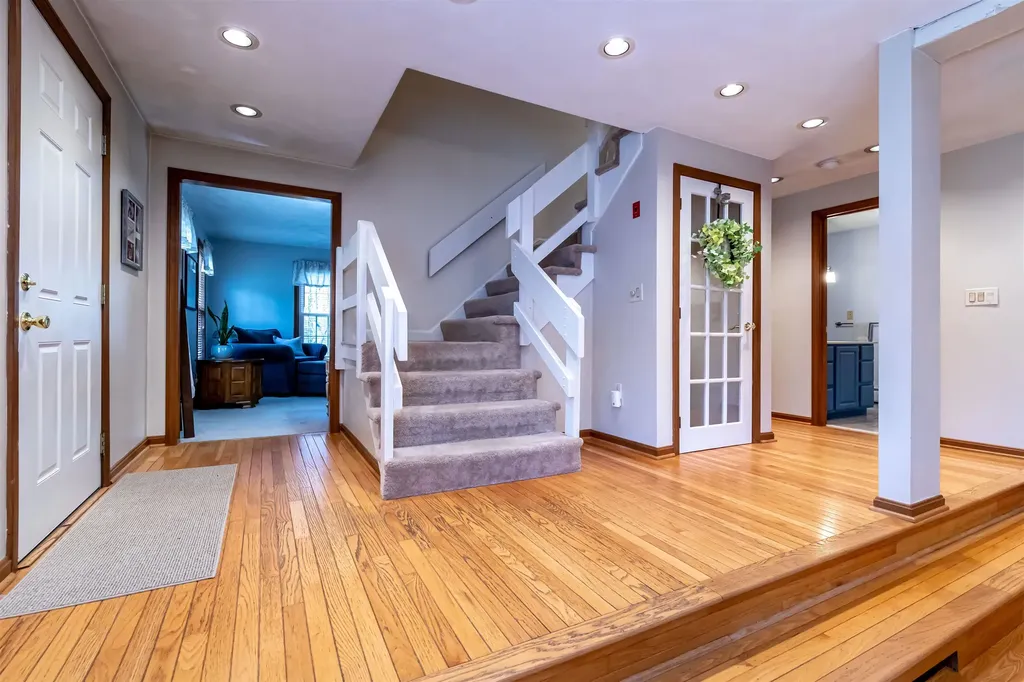 12 King Arthur Drive Londonderry NH 03053