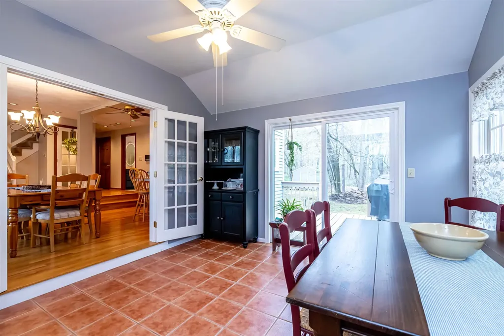 12 King Arthur Drive Londonderry NH 03053