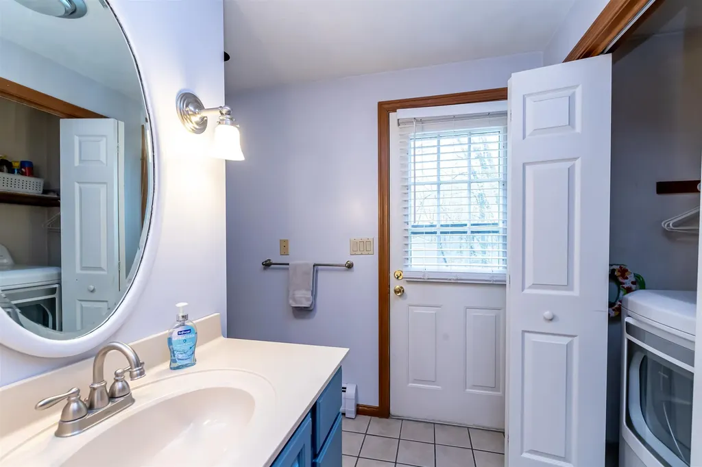 12 King Arthur Drive Londonderry NH 03053