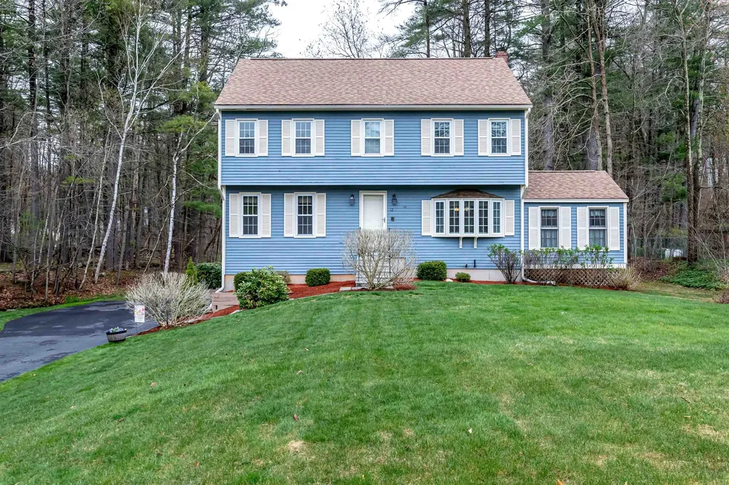 12 King Arthur Drive Londonderry NH 03053