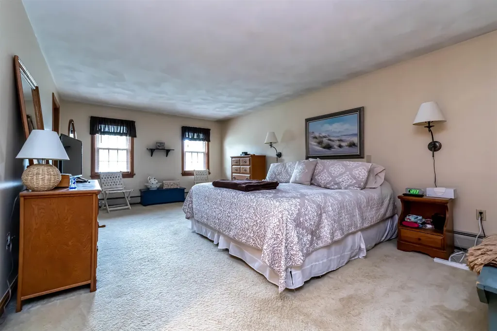 12 King Arthur Drive Londonderry NH 03053