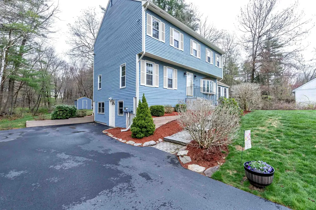 12 King Arthur Drive Londonderry NH 03053