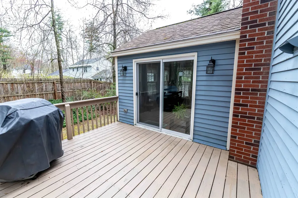 12 King Arthur Drive Londonderry NH 03053