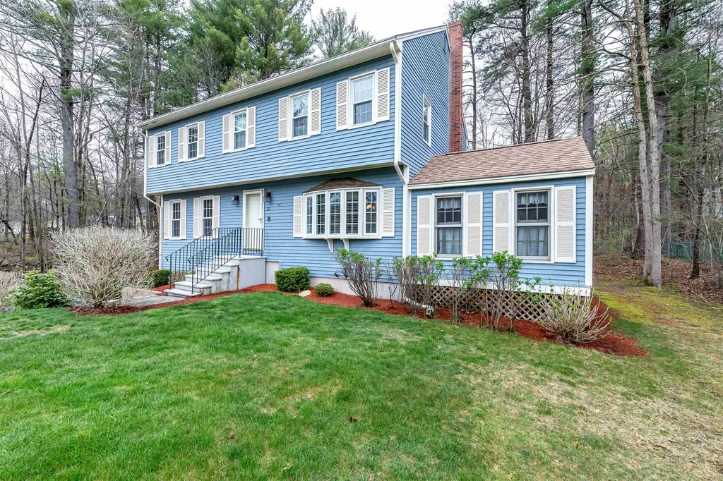 12 King Arthur Drive Londonderry NH 03053