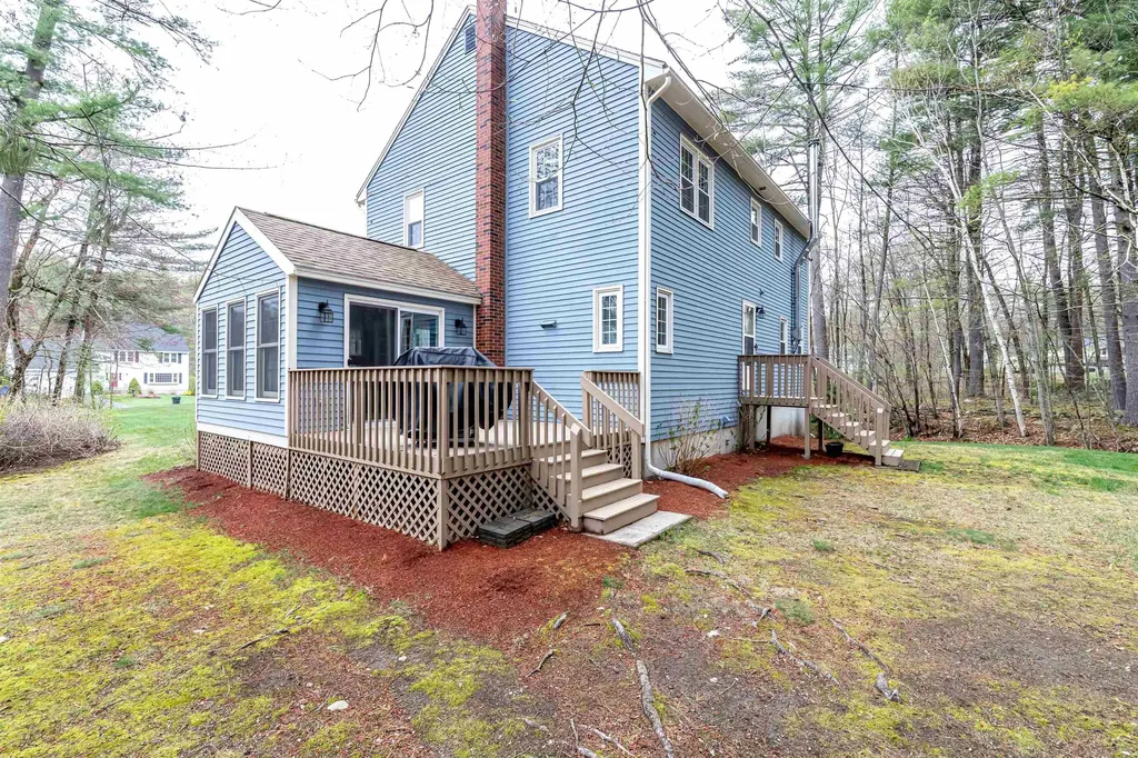 12 King Arthur Drive Londonderry NH 03053