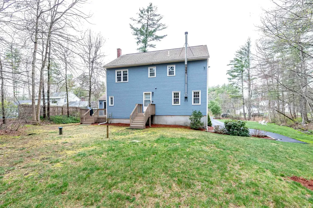 12 King Arthur Drive Londonderry NH 03053